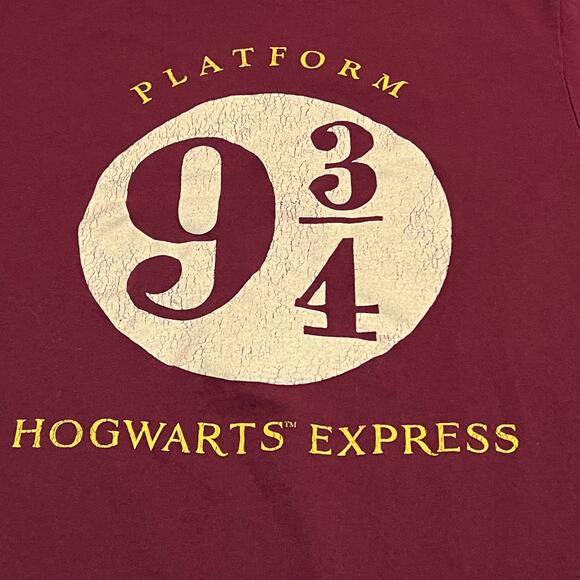 Harry Potter Platform 9 ¾ Hogwarts Express T-Shirt - Maroon - Size M - Movie Tee - Picture 2 of 7